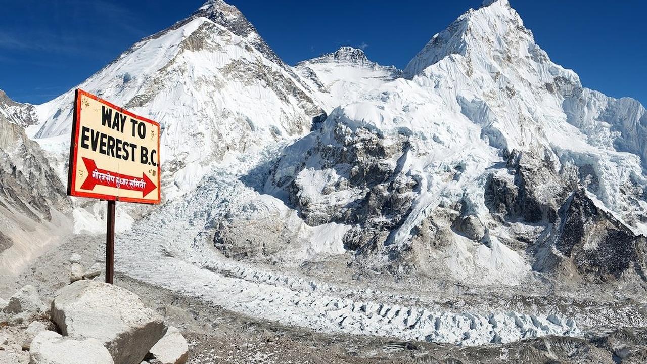 Everest Trek, osm žen pod nejvyšší horou světa